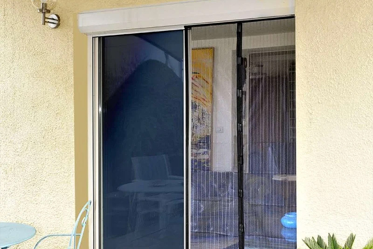 Moustiquaire coulissante - À utiliser sur les portes-fenêtres